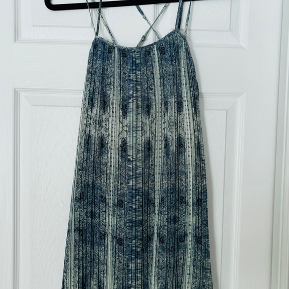 Vintage BCBG Strappy Boho dress pleated print - Picture 3 of 3